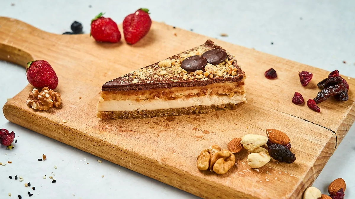 Sirova Snickers torta
