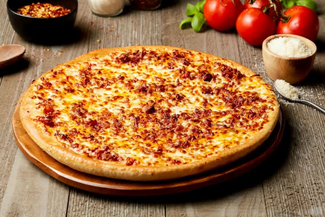 Bacon and Cheddar Pizza