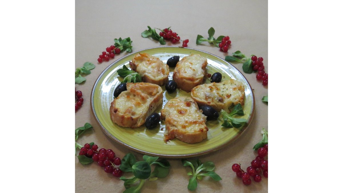 Crostini cu somon afumat