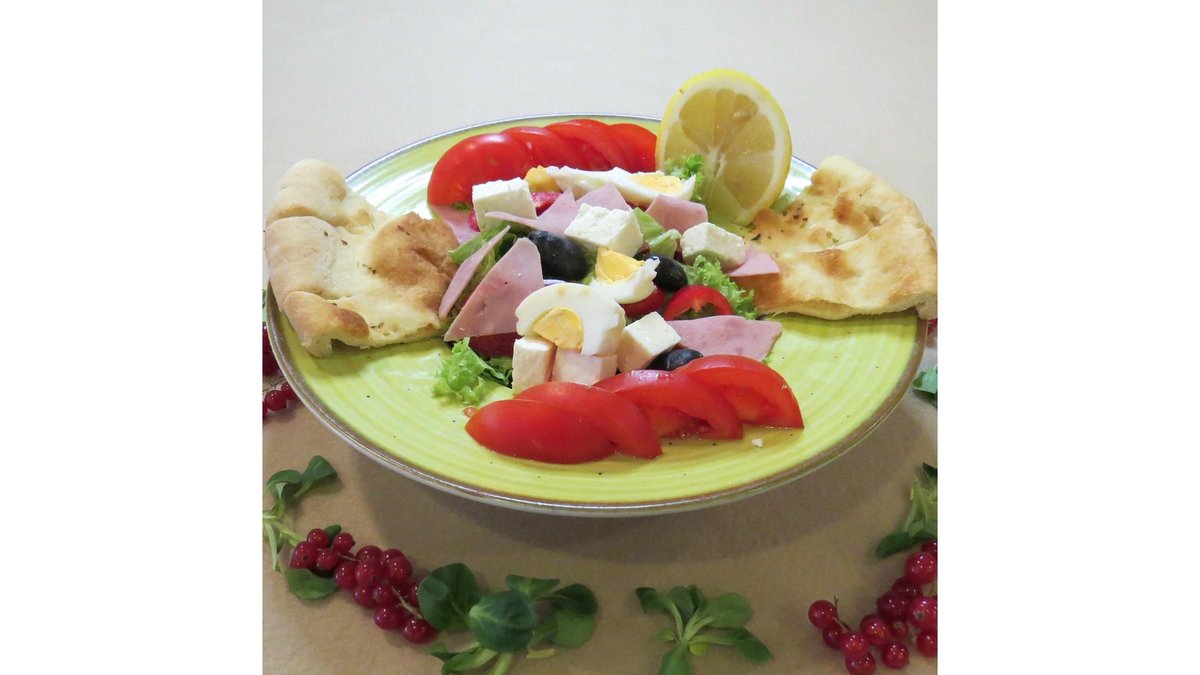 Salată bulgărească cu brânză