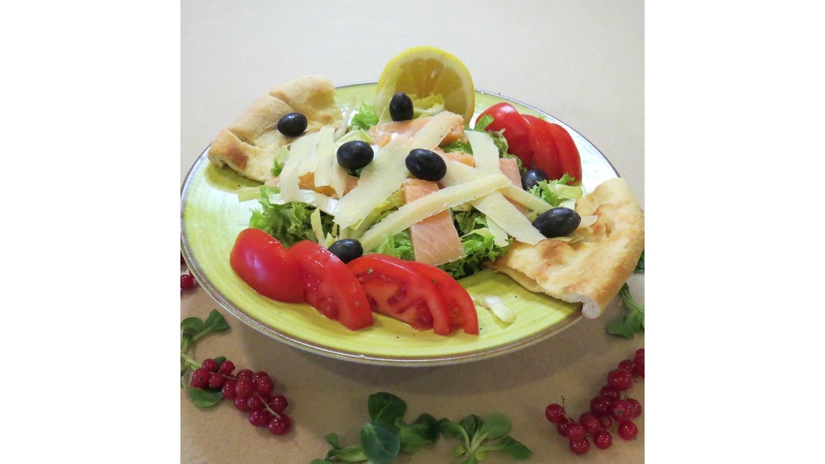 Salată cu somon