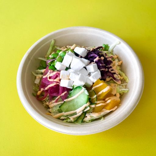 Vegansk fetaost-sallad