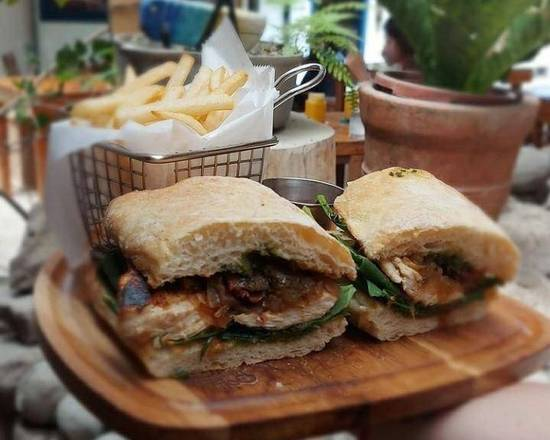 Panini Pollo y Tocino