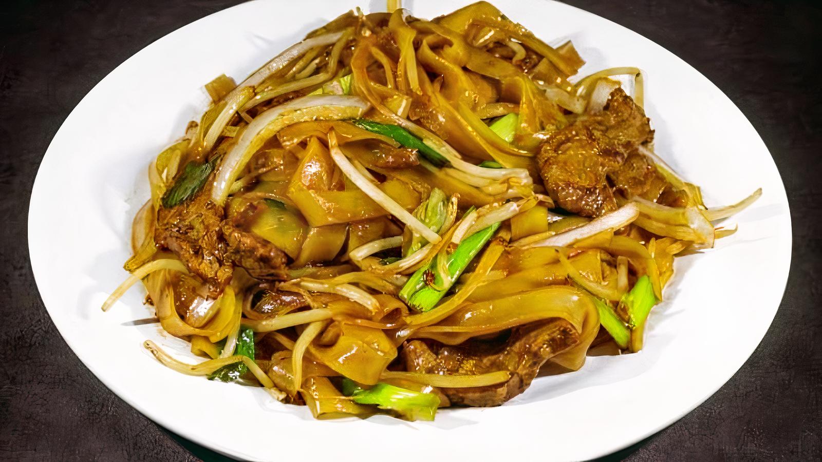 11 Beef Chow Fun 牛肉炒河粉