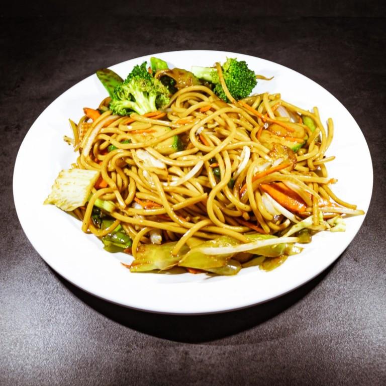 16 Vegetable Lo Mein 蔬菜捞面