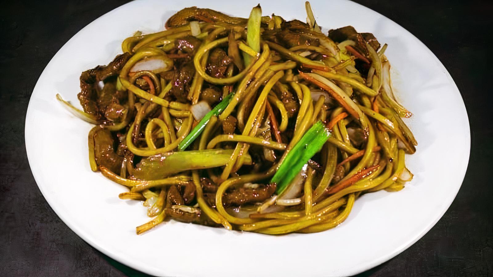 20 Beef Lo Mein 牛肉捞面