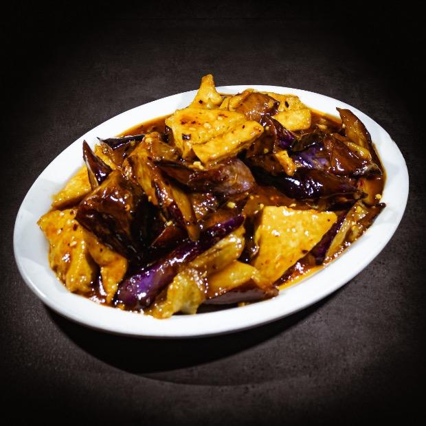 9 Eggplant and Tofu Spicy 茄子豆腐（辣)
