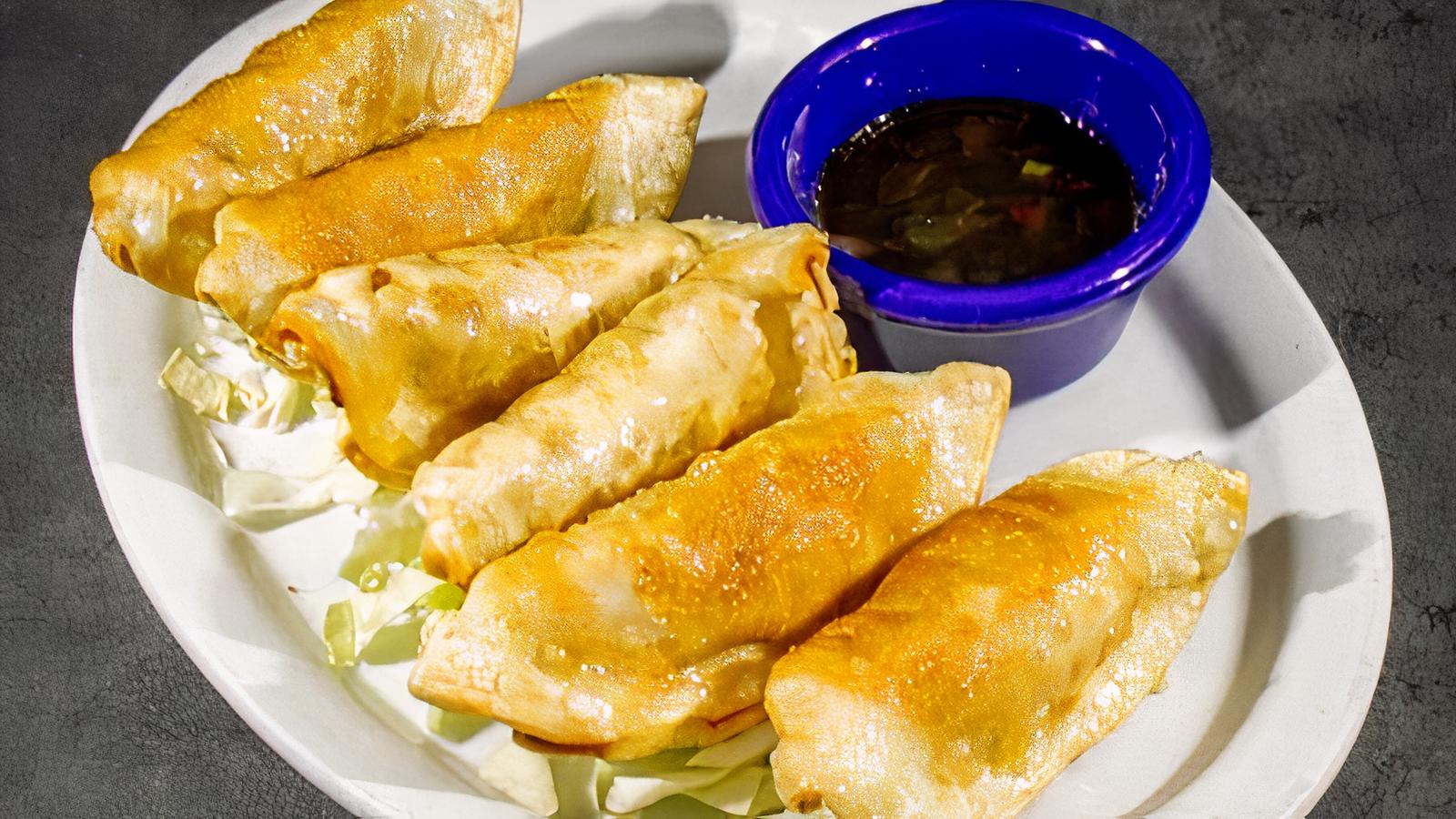 Chicken Pot Stickers (6) 炸锅贴