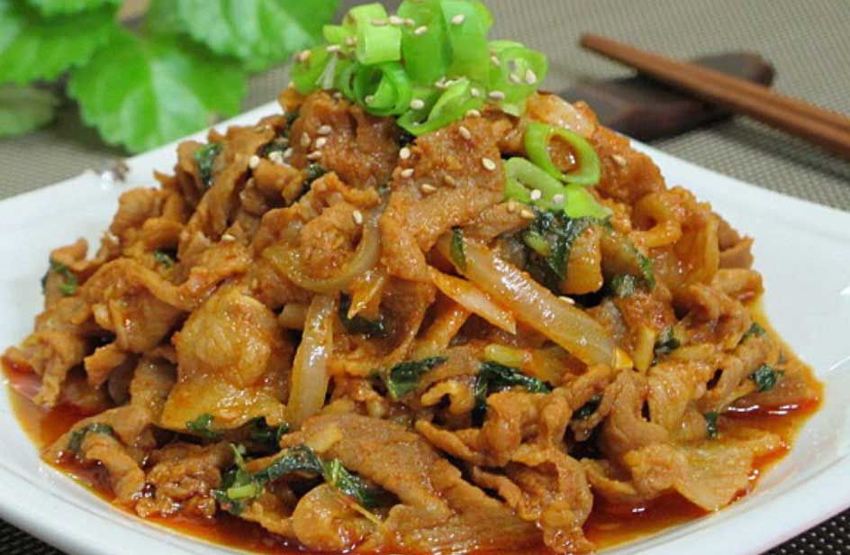 돼지볶음 / Pork Stir-Fry