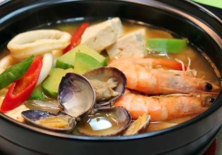 해물된장찌개 / Seafood Dwenjang Chigae