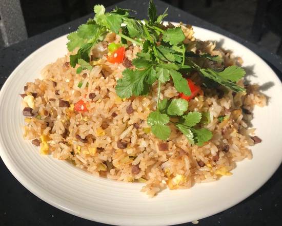 老坛酸菜牛肉炒饭Chef special beef fry rice