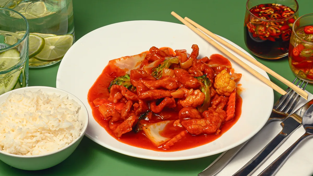 28. Gai Pad Priew Wan