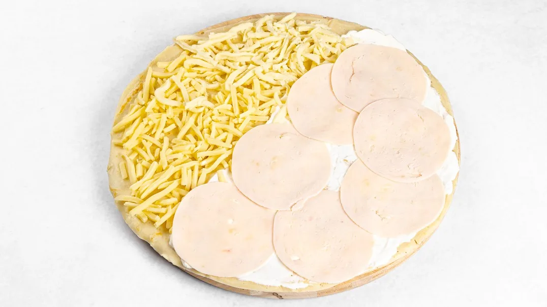 Palačinka s piščančjimi prsi in sirom