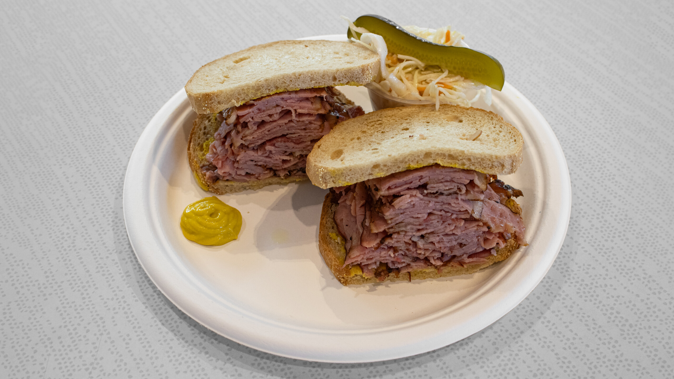 5 Sandwichs à la Viande Fumée / Smoked Meat Sandwiches