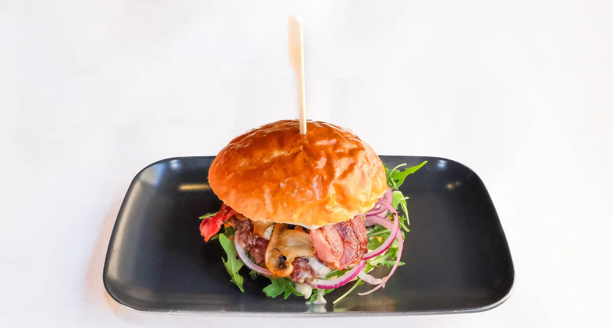 Burger pieczarek-typu smash