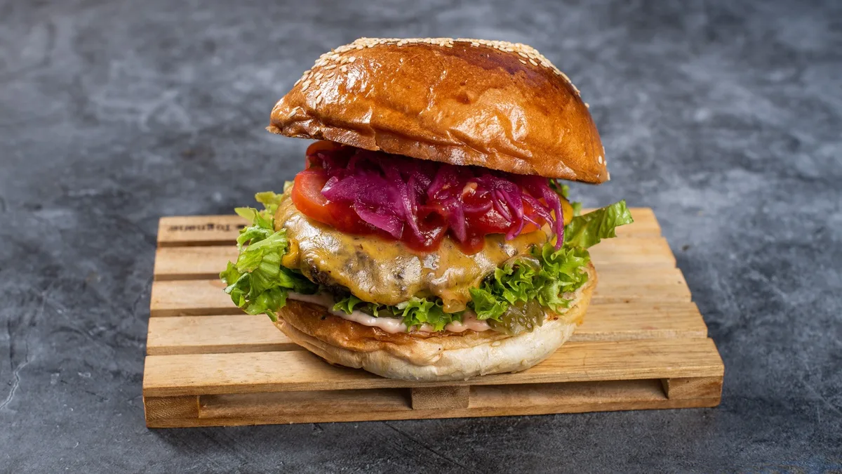 Chili cheese burger