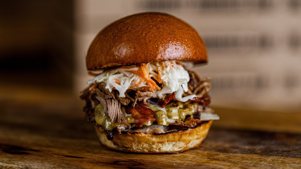 Smashed pulled pork burger