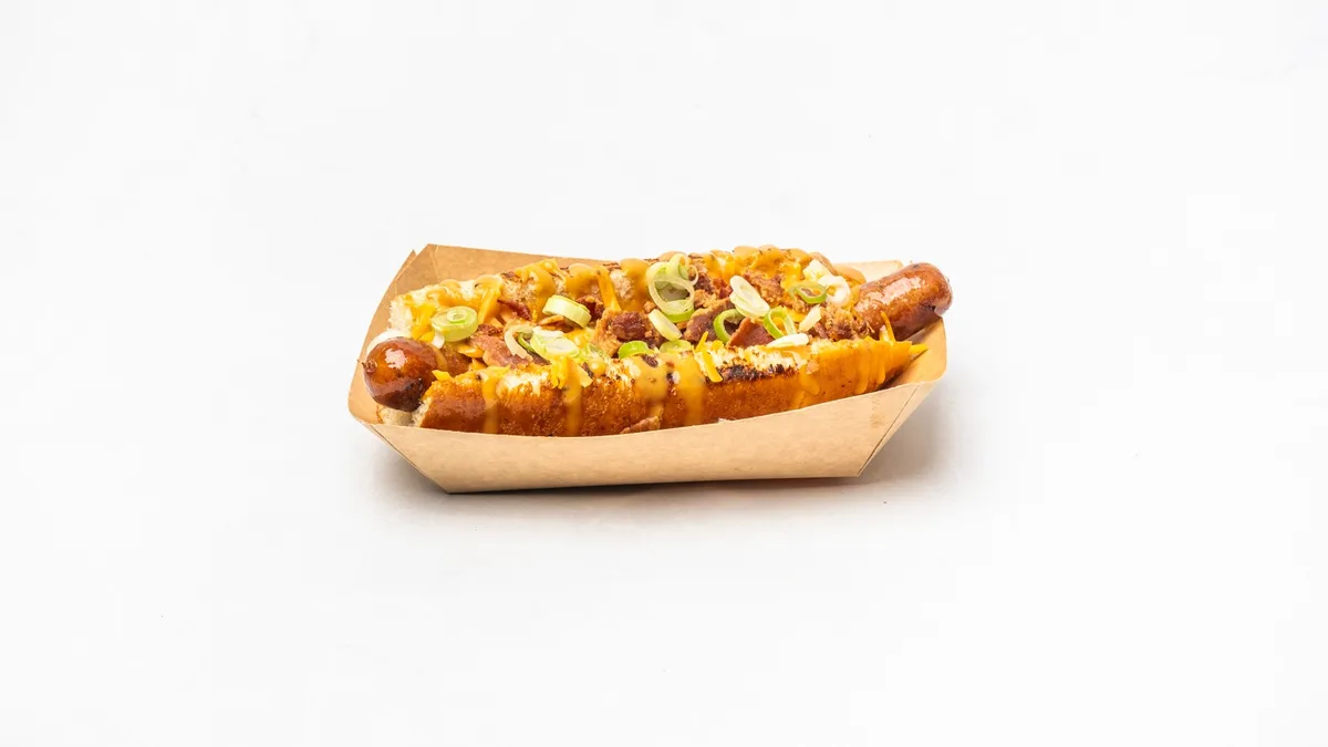 Bacon and cheddar / Slanina a cheddar hot dog