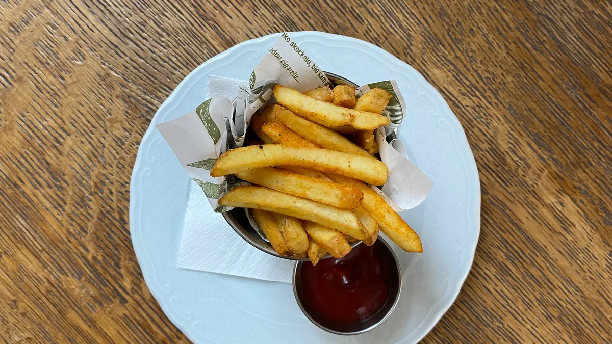 Pomfrit sa Kečapom