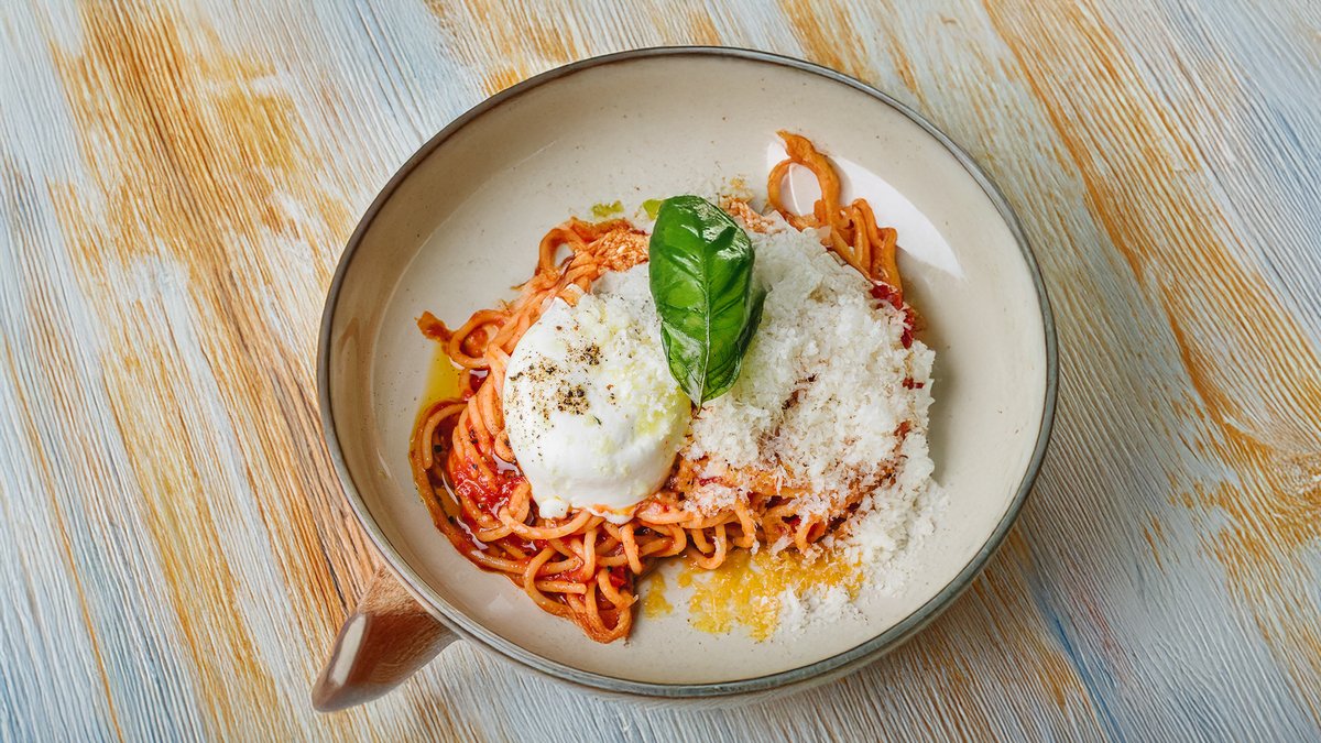 Spaghetti sa Paradajz Sosom i Buratom