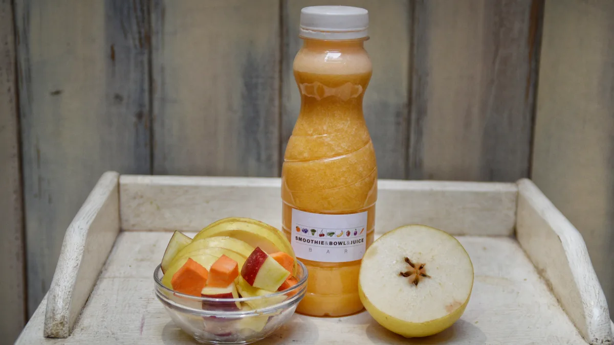 Alma-körte-sárgarépa smoothie