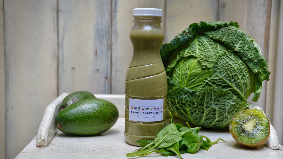 Avokádó-kiwi-zeller-spenót smoothie