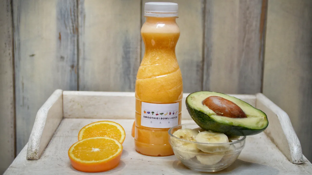 Banán-avokádó-narancs smoothie