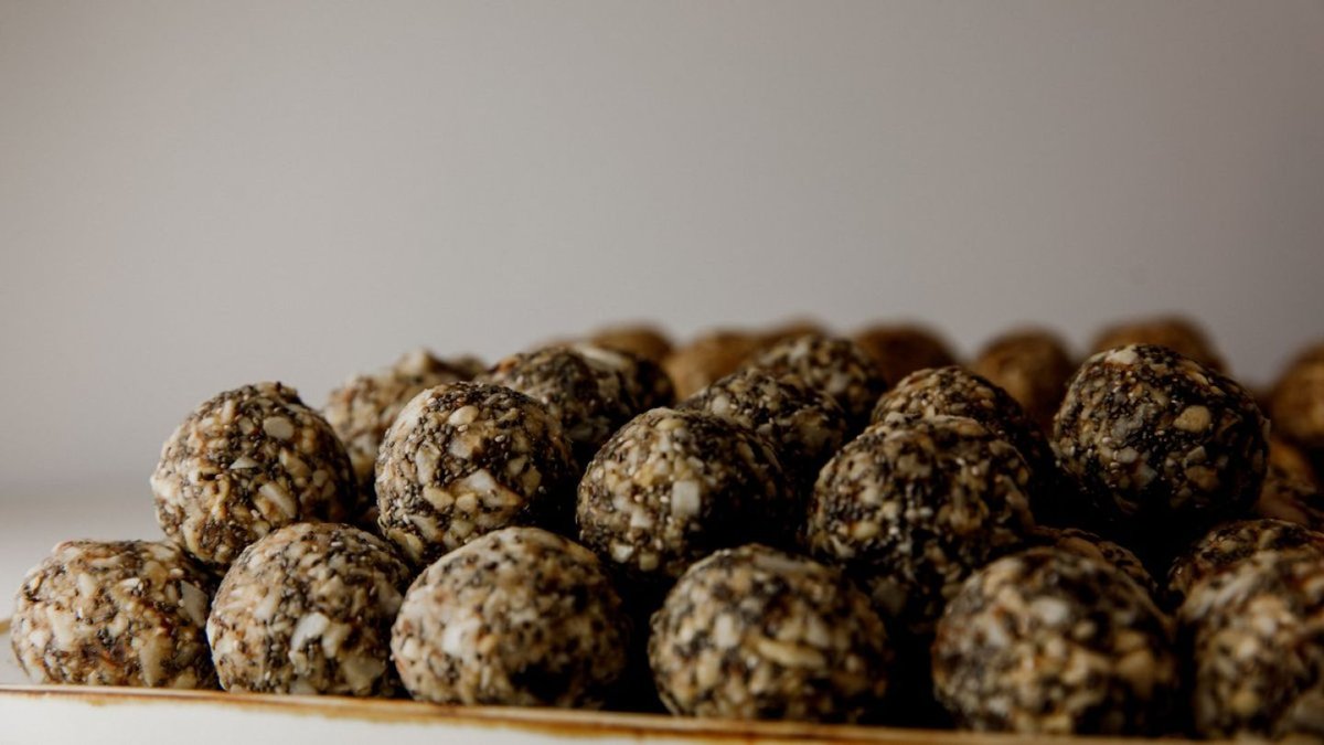 Lemon Coconut Chia Energy Ball