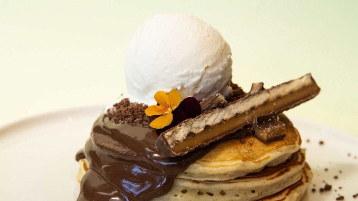 Nutella and Twix Pancakes