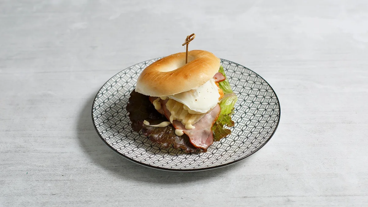 Bagel With Halloumi and Lountza