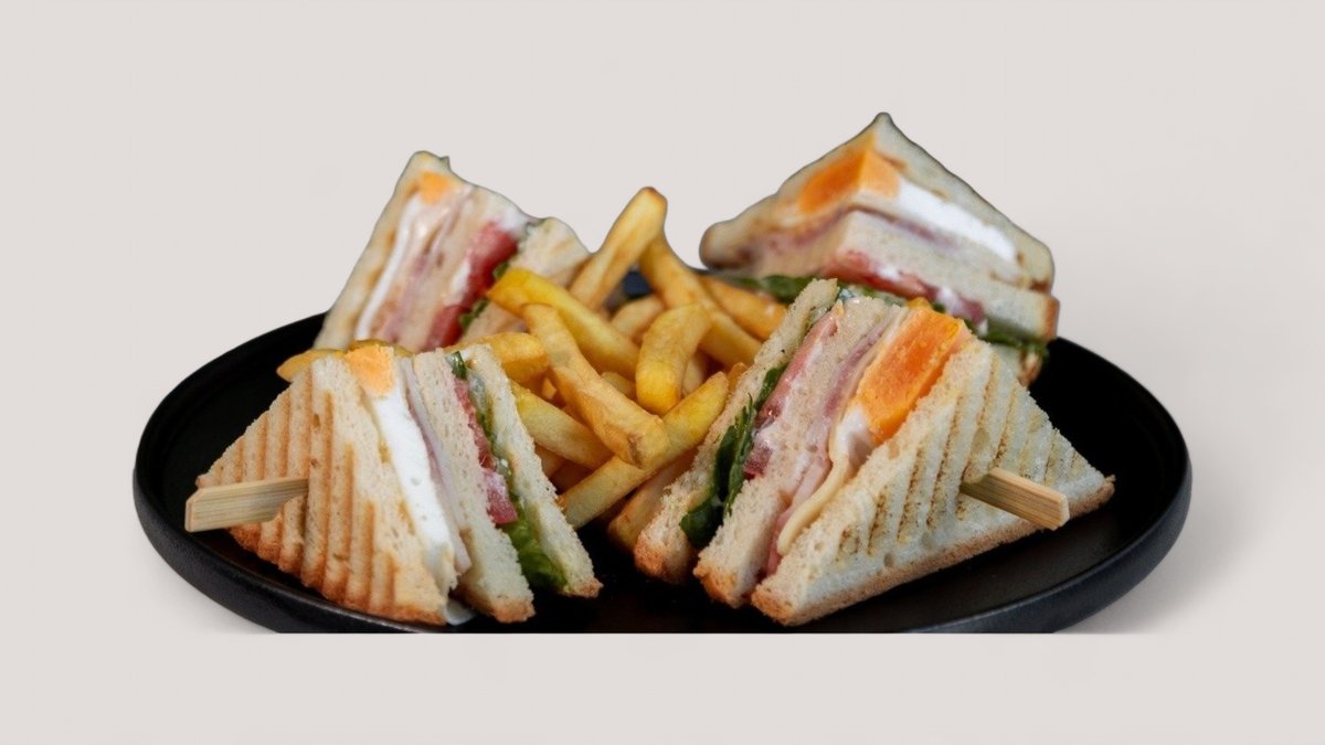 Club Sandwich With Chicken With Fries Or Nachos