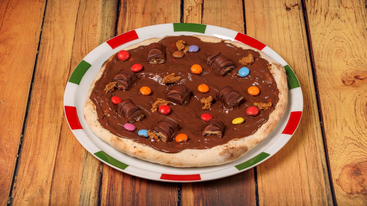 Bueno and Smarties Sweet Pizza