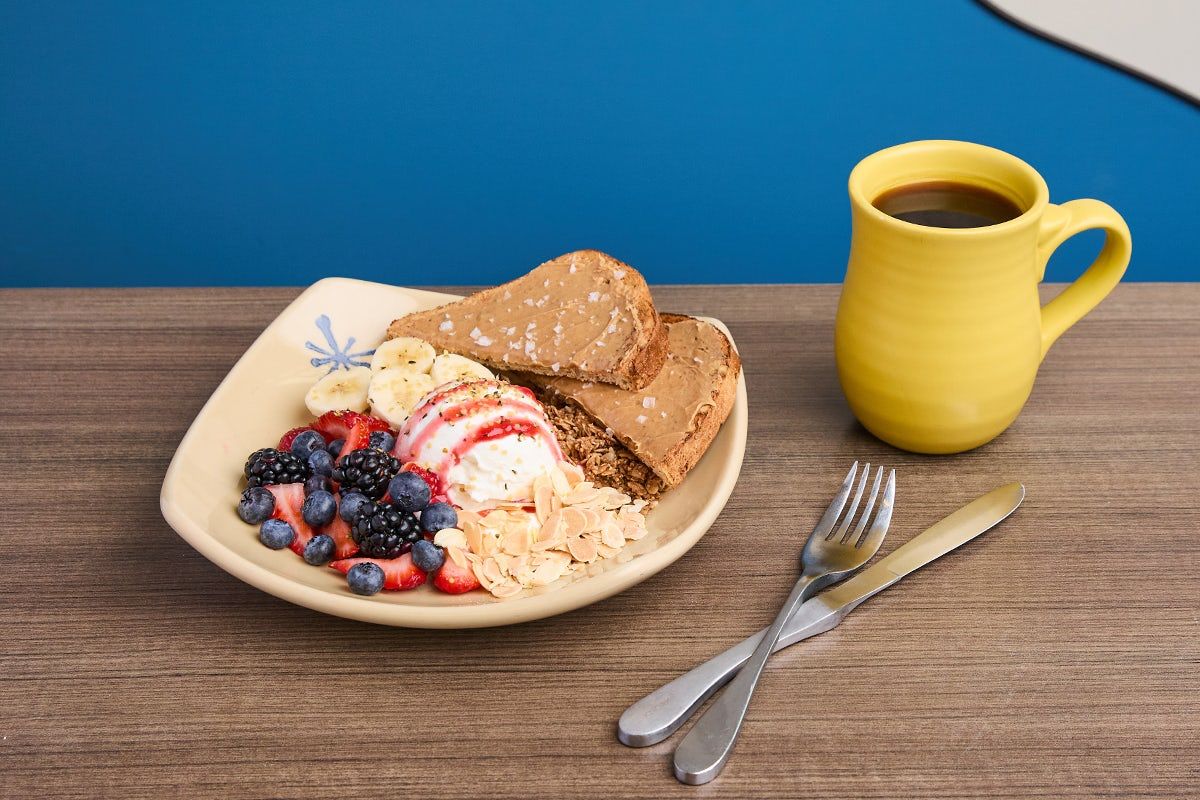 Breakfast Berry Yogurt Bowl