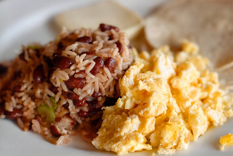 Gallo Pinto con Huevo