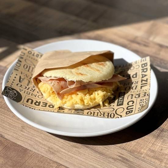 Arepa Jamon y Queso