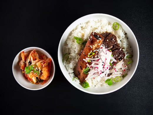 Hovädzie rebro s kimchi šalátikom