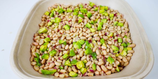 White Bean and Avocado Salad