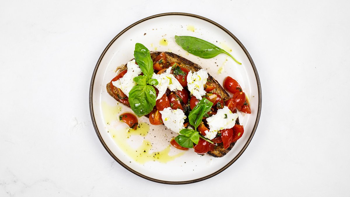 Bruschetta s paradajkami a mozzarellou