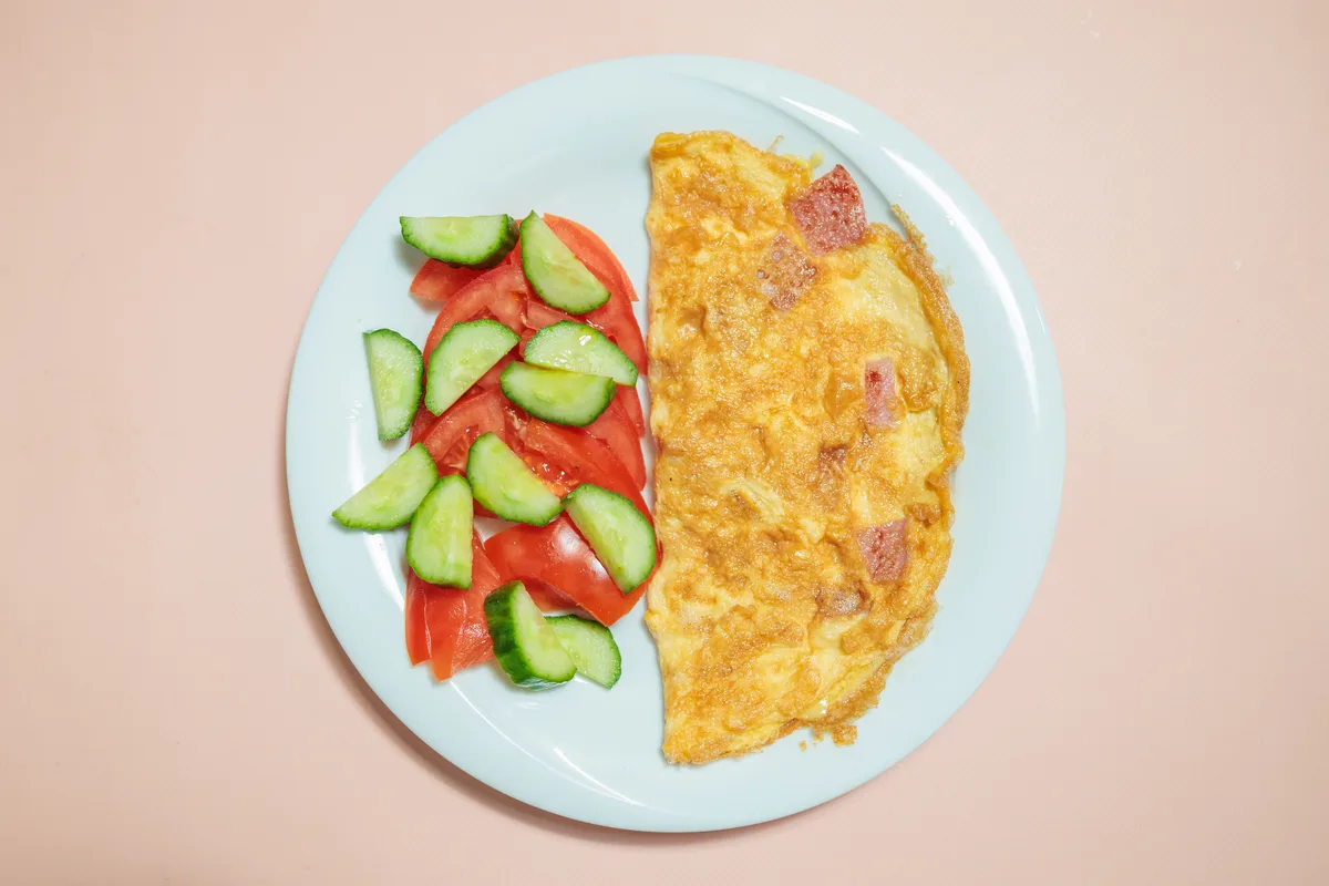 Omeletë Proshutë, Djath and Domate Kastravec