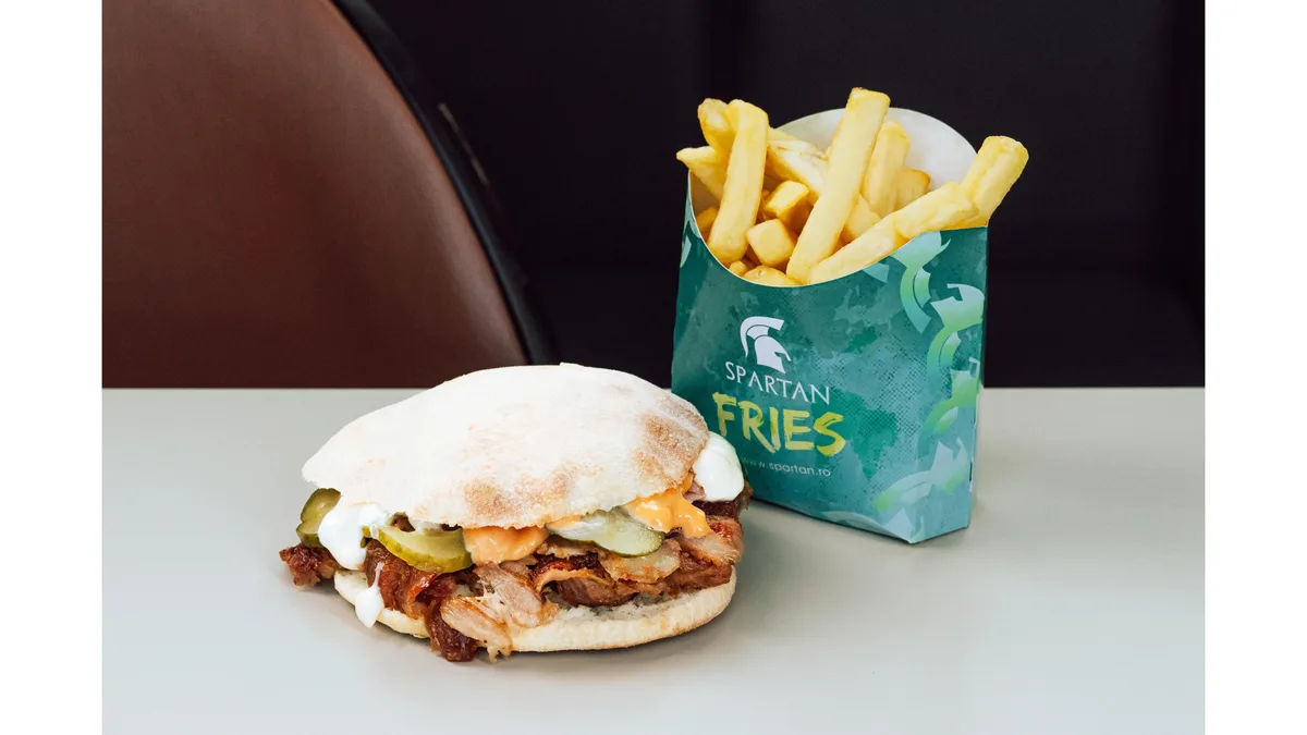 Burger Apollo Puișor cu cartofi prăjiți