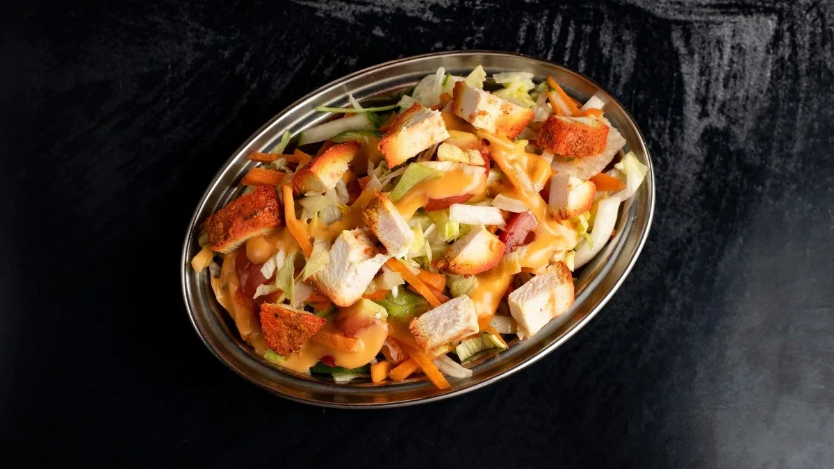 Vegetable salad with chicken