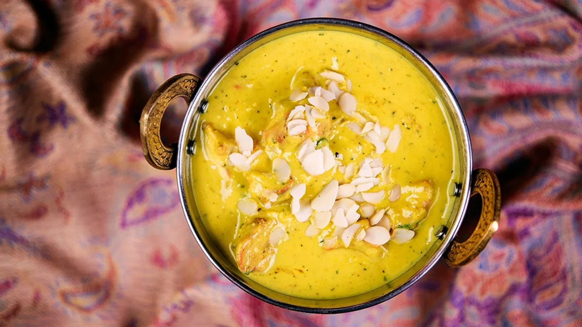 Danie z sosem Korma