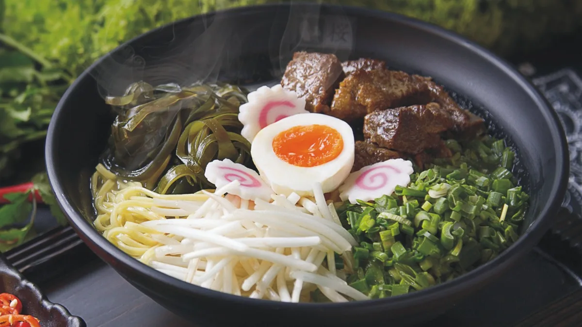 B1. Vörös szószos marha ramen