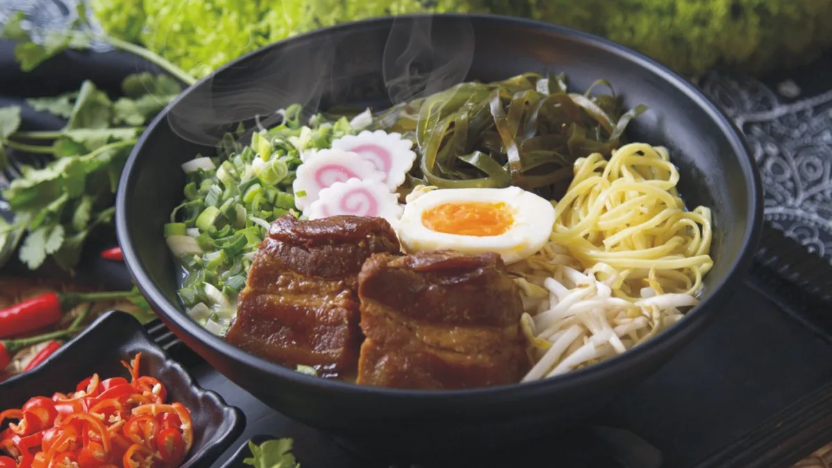 B3. Szójaszószban marinált sertés ramen