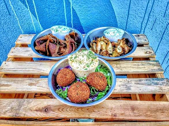 3 Falafel Balls w/ Hummus