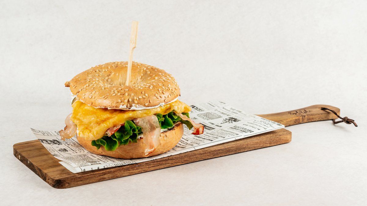 Bagel Kajgana and Panceta
