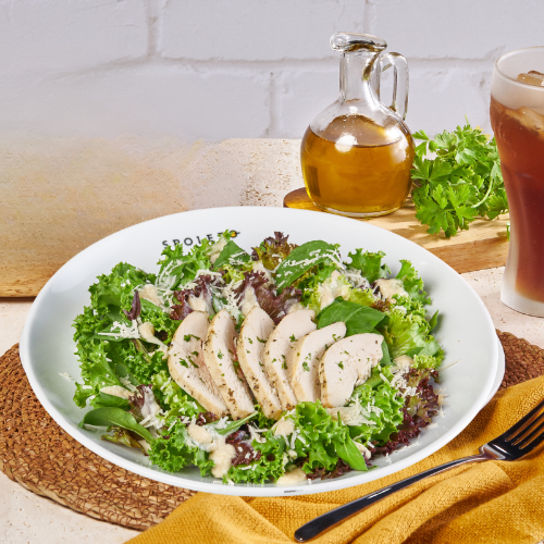 Salada Caesar com Tiras de Frango