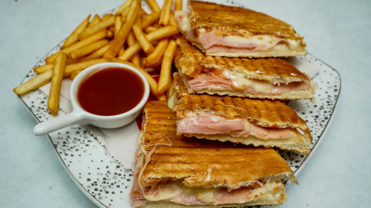 Tost šunka kačkavalj
