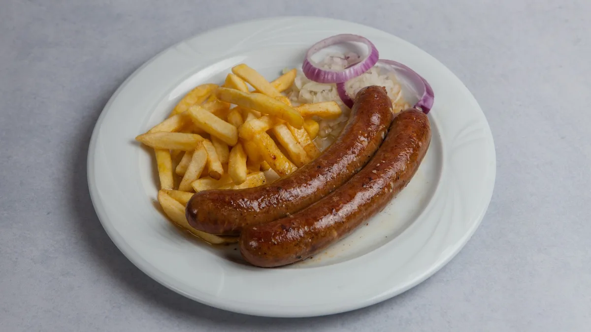 Domaća kobasica na žaru