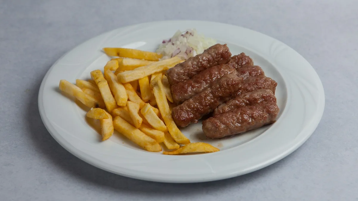 Ćevapčići na kajmaku